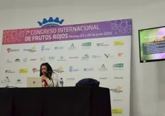Eva Sánchez, gerente de Bisari, explicó en la sesión de las conferencias técnicas de la primera jornada las aplicaciones de la tecnología electrostática en el cultivo de berries